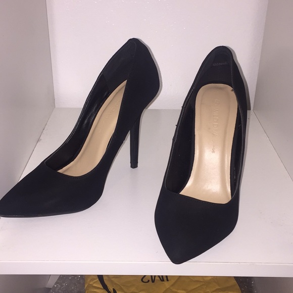 Shoes - Brand new black suede pumps